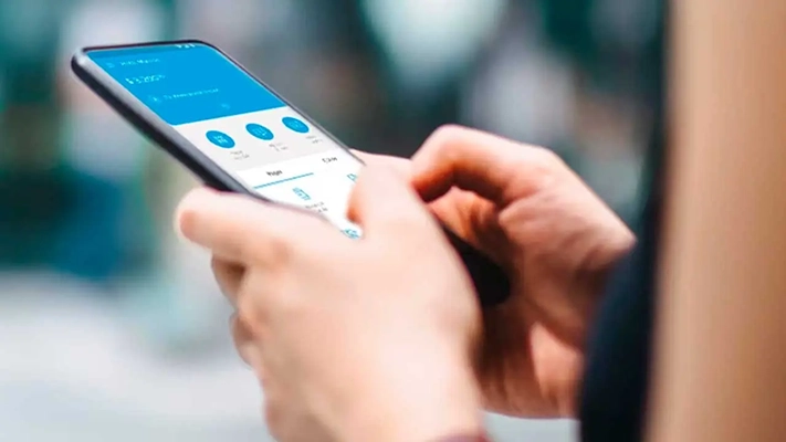 Personas usando billeteras virtuales en Latinoamérica